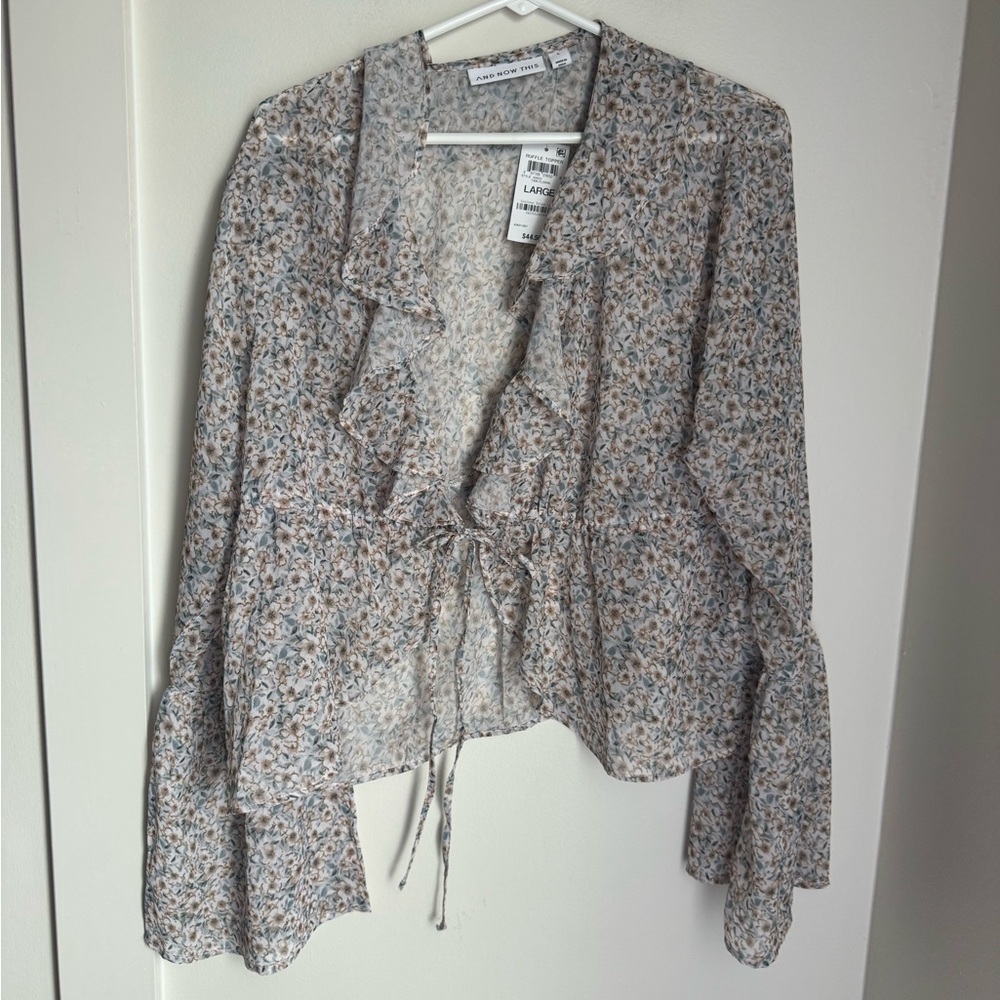 And now this NWT ruffle topper Floral Ruffle Blouse